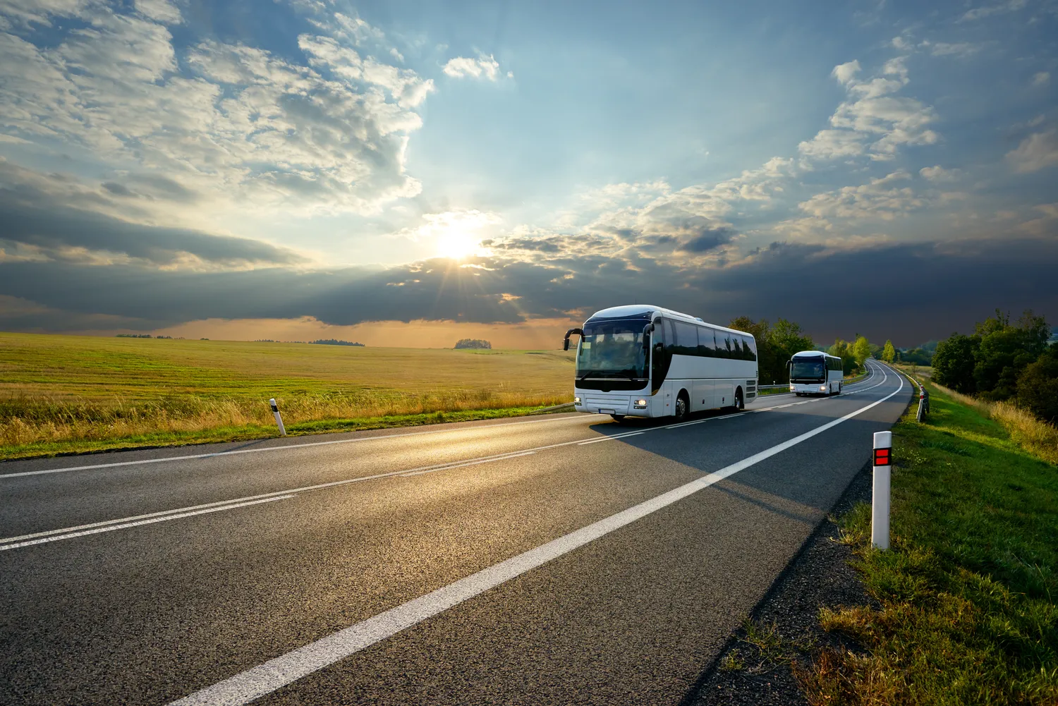 Bezpieczny autokar jak sprawdzić?