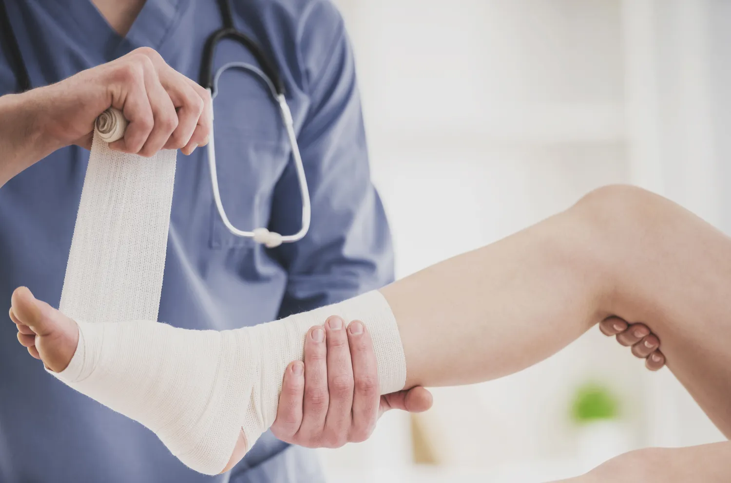 Czym zajmuje się poradnia rehabilitacyjna i kiedy warto się do niej udać?